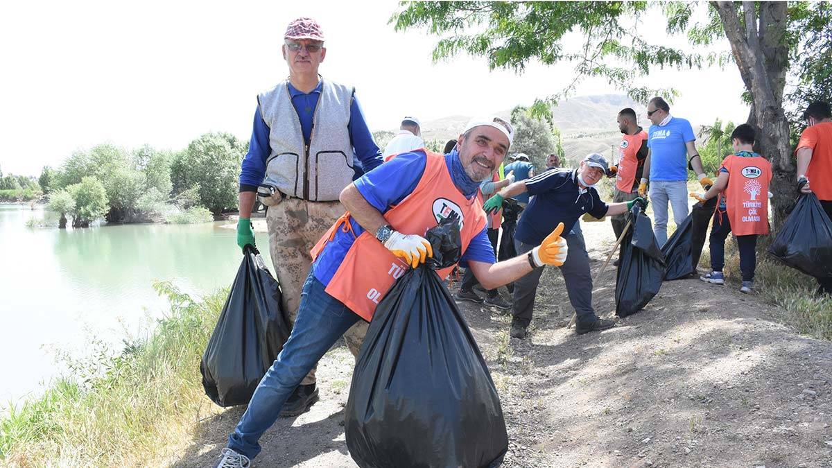 TEMA Gönüllülerinden Çevre Temizliği Etkinliği