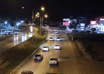 Tatilin başlaması ile Kırıkkale'de araç kuyruğu oluştu