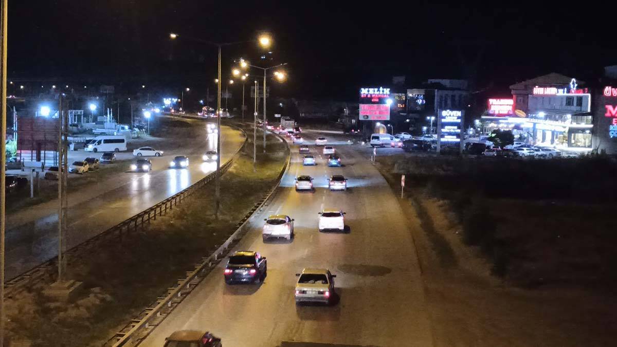 Tatilin başlaması ile Kırıkkale'de araç kuyruğu oluştu