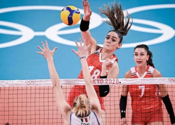 Tokyo'da Filenin Sultanları ilk yenilgisini aldı