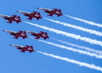 Türk Yıldızları Koyunhisar Zaferi için semalarda_