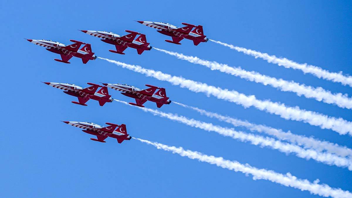 Türk Yıldızları Koyunhisar Zaferi için semalarda_
