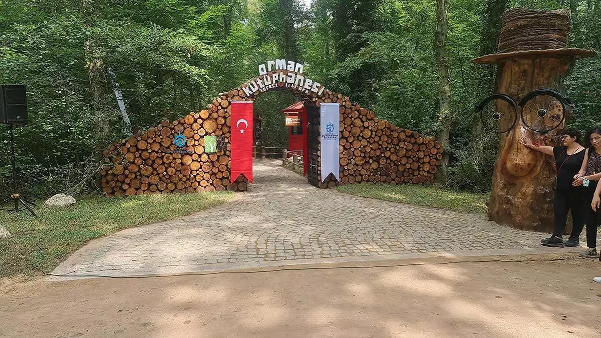Turkiyenin ilk orman kutuphanesinde 2 bini askin kitap 2 - kültür ve sanat - haberton