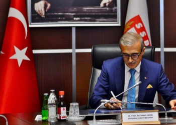 Türkiye'nin yeni uydu sistemi için imzalar atıldı