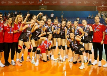 U16 Milli Takımı'na Şampiyonada Gümüş Madalya