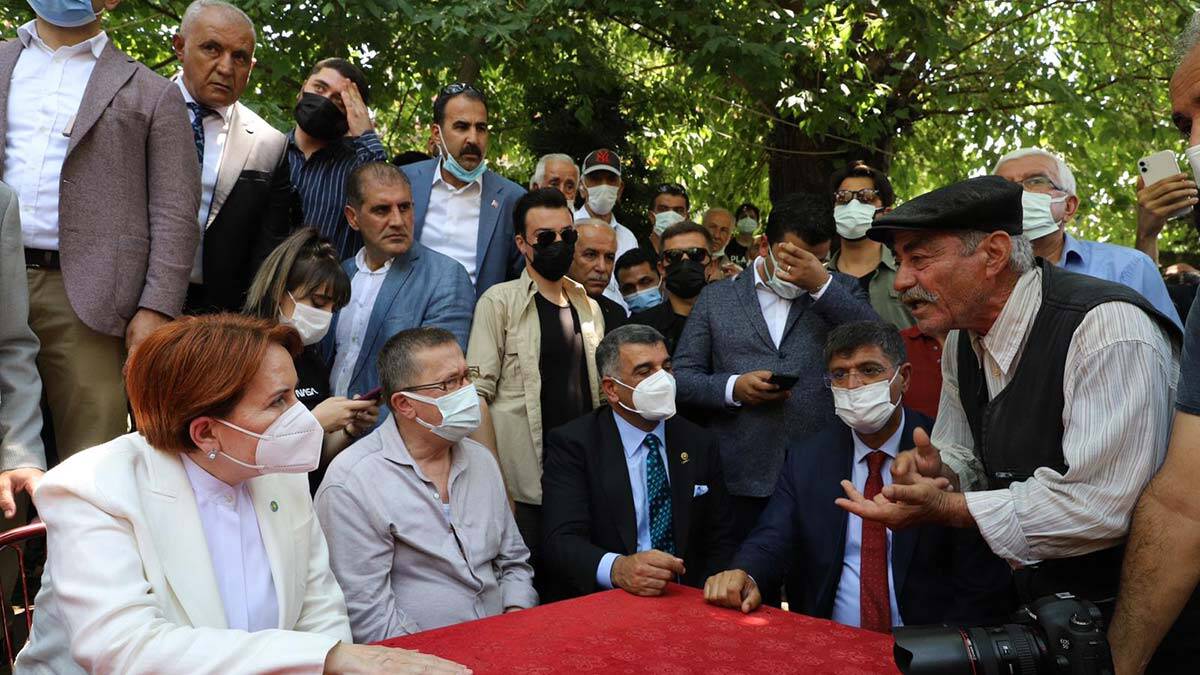 Meral Akşener Tunceli'de soruları cevapladı