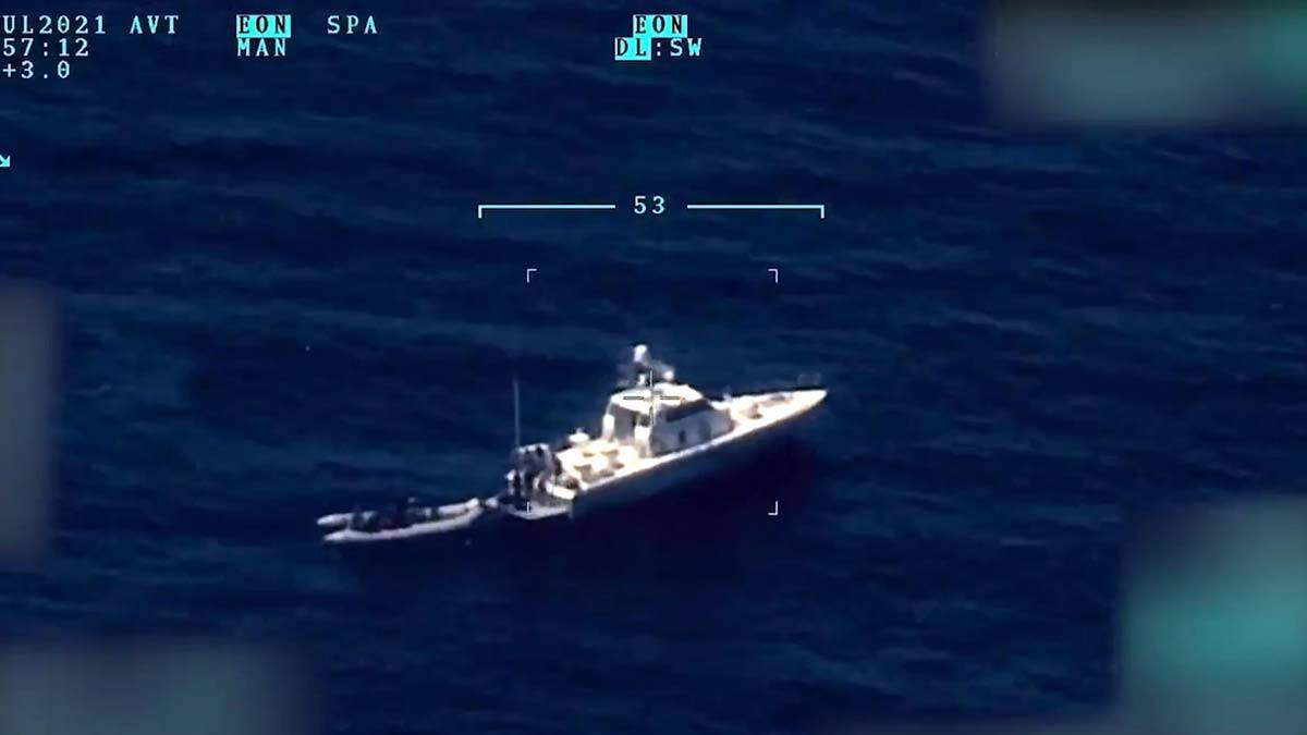 Yunanistan'ın geri ittiği 15 düzensiz göçmen kurtarıldı