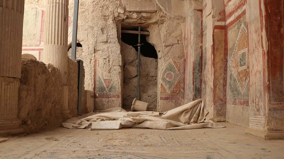 Zeugma Antik Kenti'nde kaya odası gün yüzüne çıkarıldı