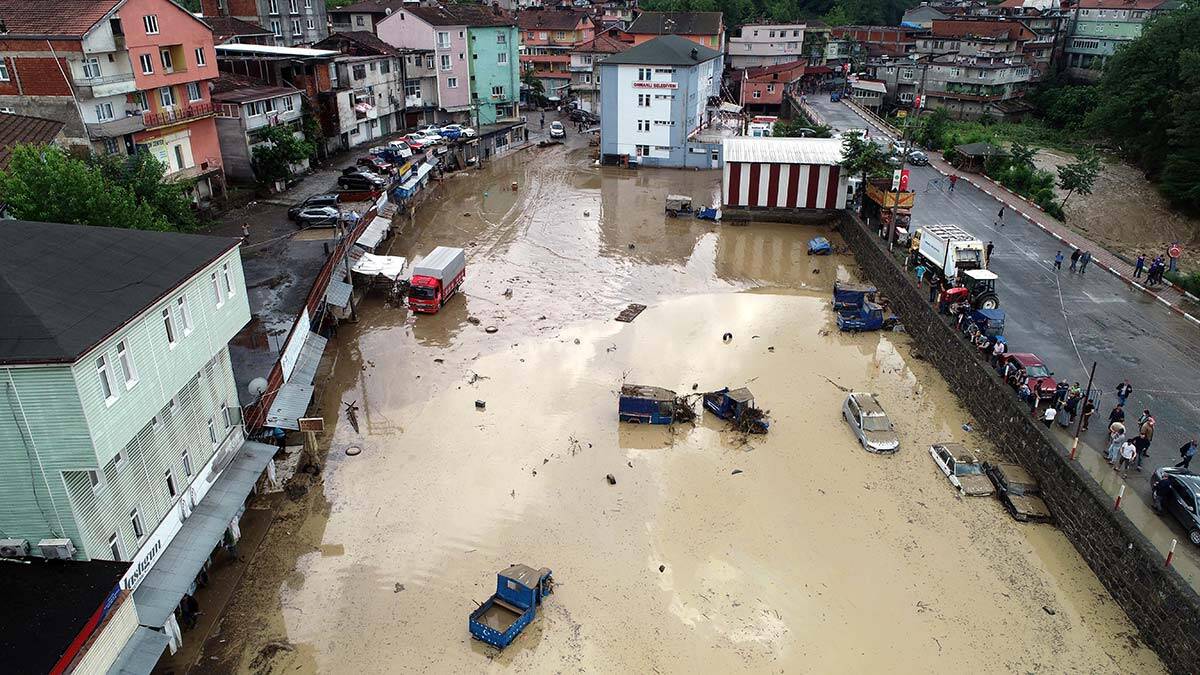 Zonguldak'ta belde su altında kaldı_