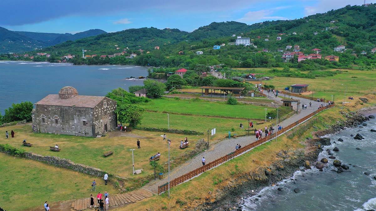 Ordu'nun Perşembe ilçesinde, mitolojide Kaptan Yason önderliğindeki Argonotların Herkül ile yaşanan Altın post efsanesinin yaşandığı Yason Burnu'na ilgi.