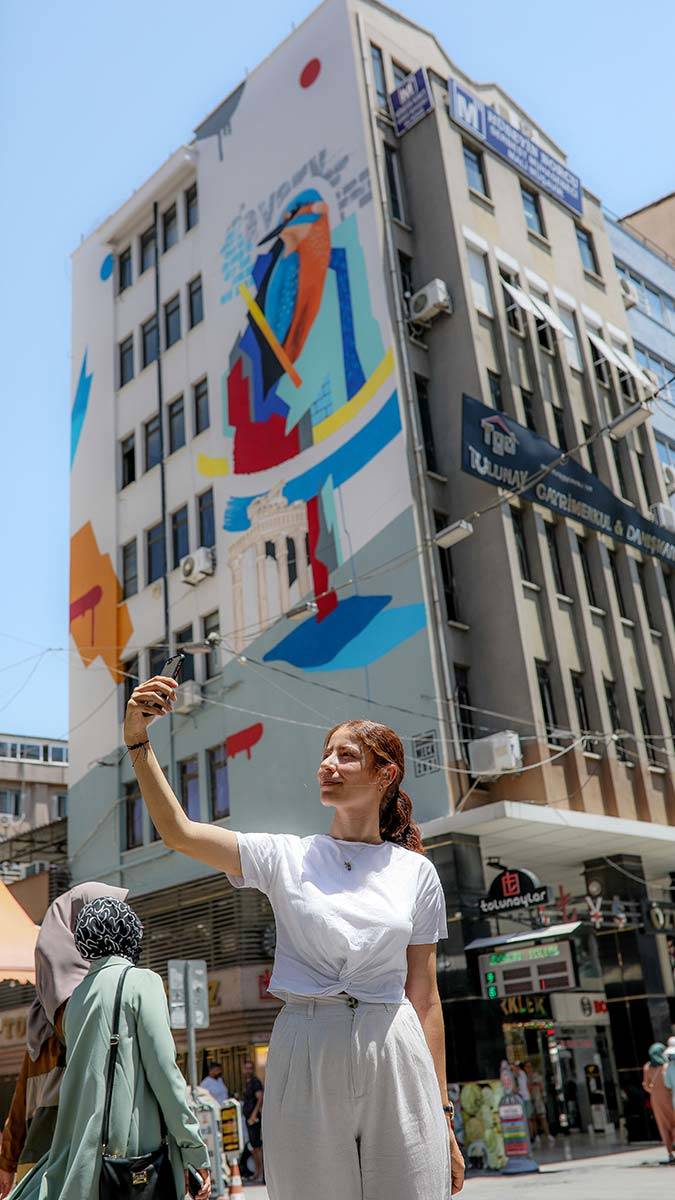 Antalya'nın duvarları resimlerle renklendi 