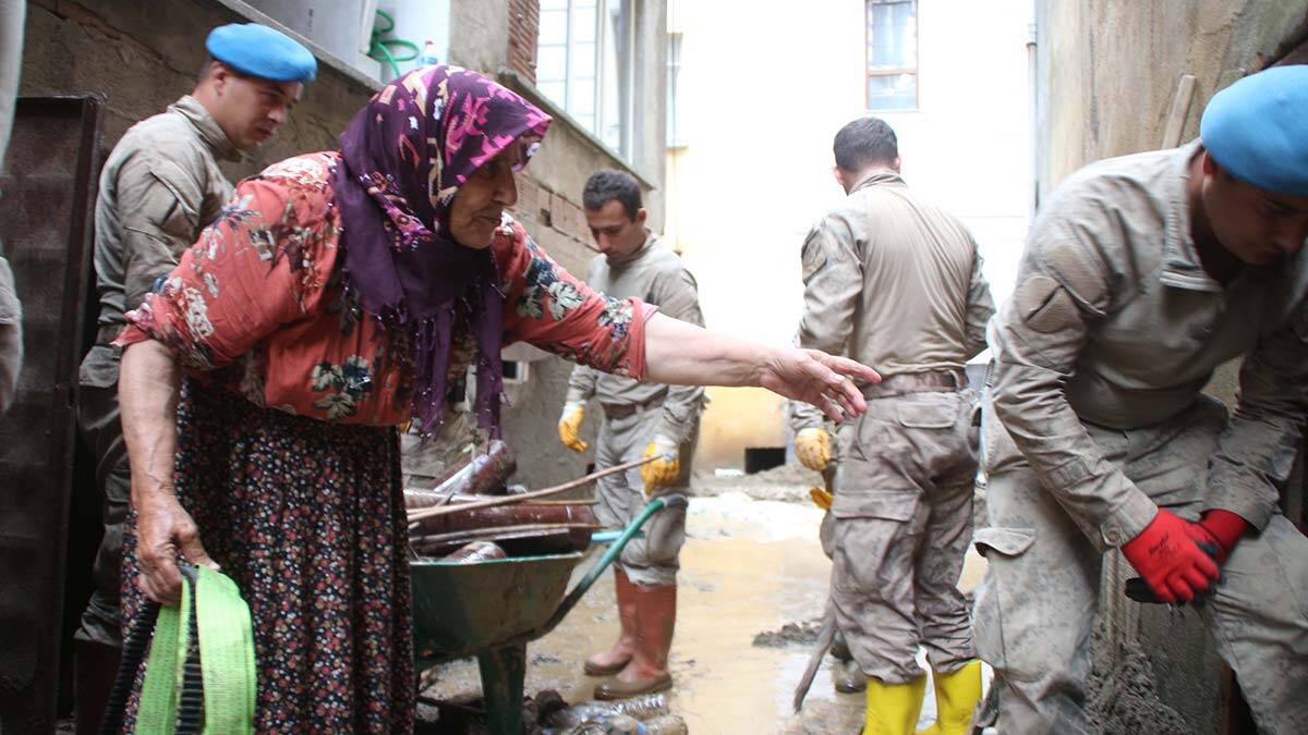 Artvin'de sel afetinin bilançosu ağır; 39 yapı yıkıldı