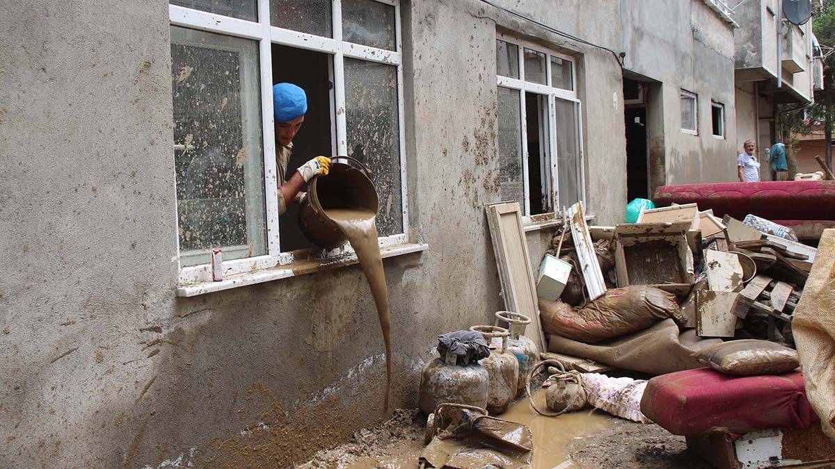 Artvin'de sel afetinin bilançosu ağır; 39 yapı yıkıldı