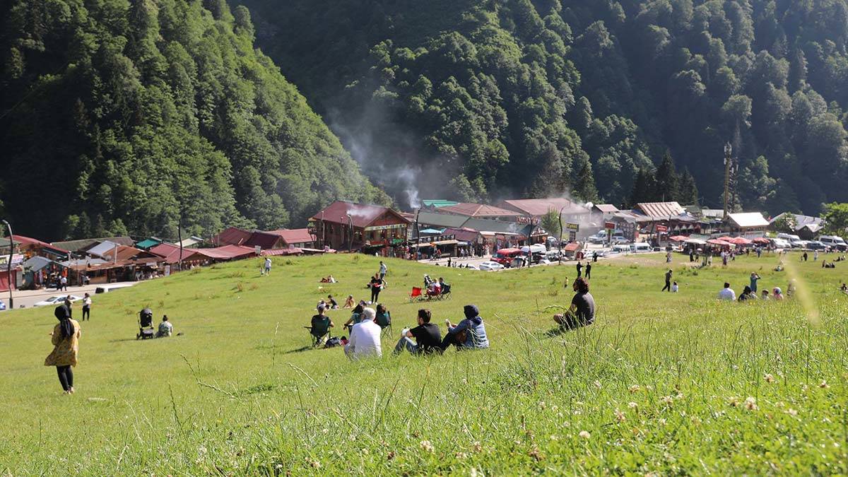 Ayder Yaylası'nda turist yoğunluğu