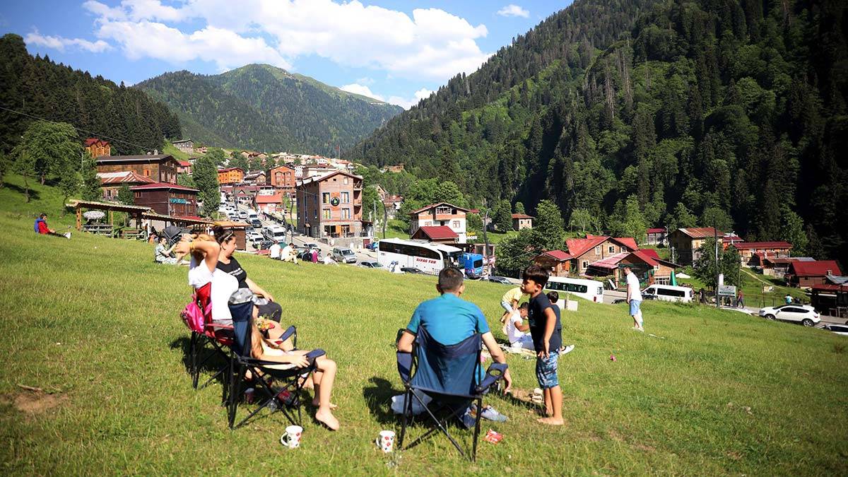 Ayder Yaylası'nda turist yoğunluğu