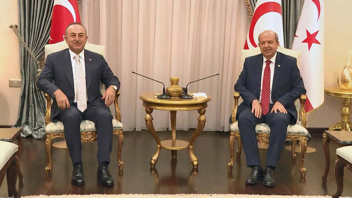 Bakan Çavuşoğlu Ersin Tatar ile görüştü