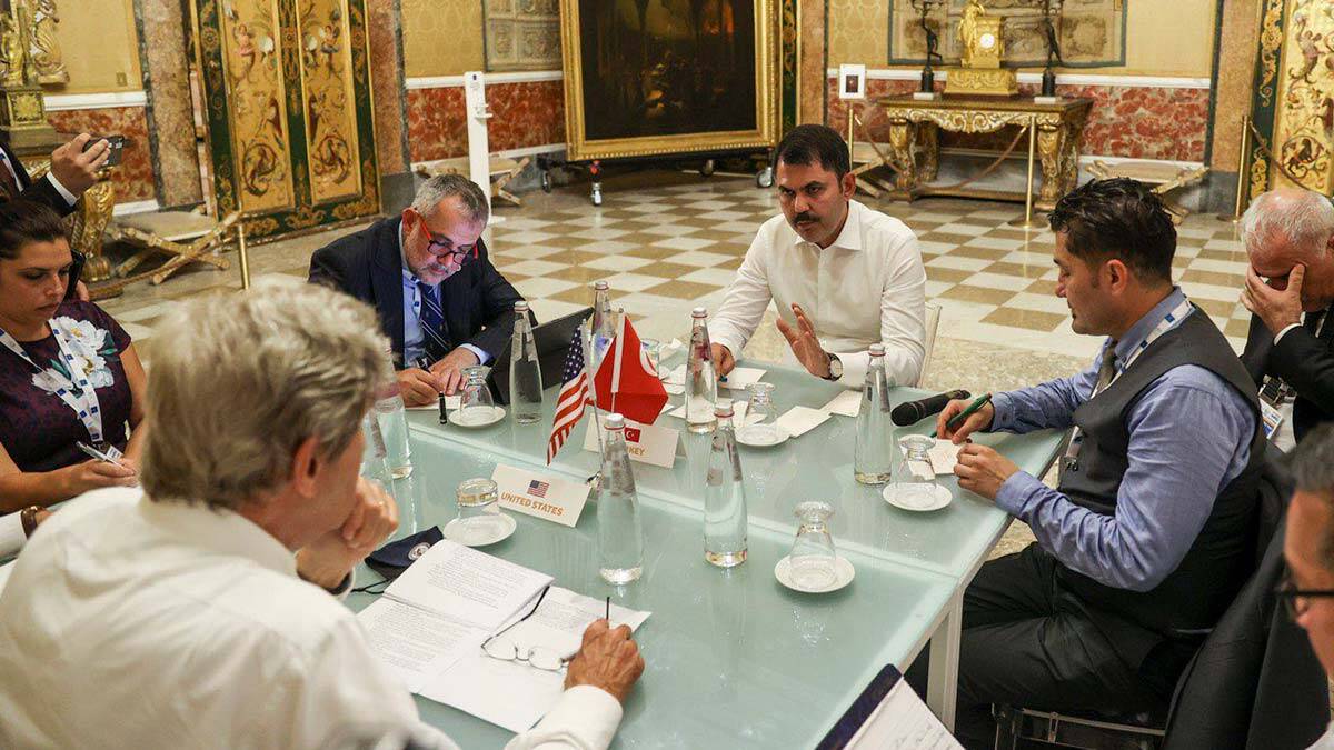 Bakan Kurum Napoli'de İklim Özel Temsilcisi ile görüştü