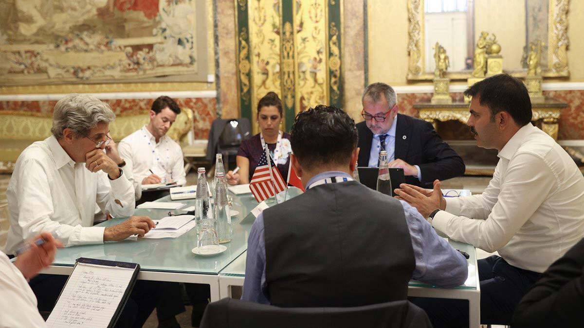 Bakan Kurum Napoli'de İklim Özel Temsilcisi ile görüştü