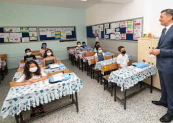 Öğrencilerin karne sevincine ortak oldu