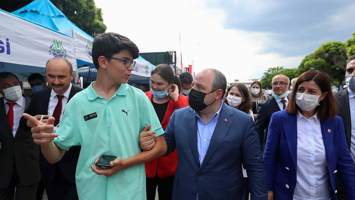 Bakan Varank, Kapıkule'de gurbetçilerle buluştu
