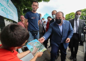 Bakan Varank, Kapıkule'de gurbetçilerle buluştu