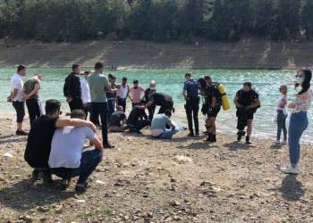 Baraj gölüne giren 3 çocuğunu kurtardı, kendisi boğuldu
