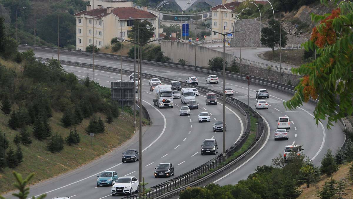 Kocaeli geçişinde trafik yoğun ve akıcı