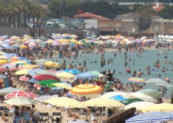 Çeşme'de bayram tatili yoğunluğu
