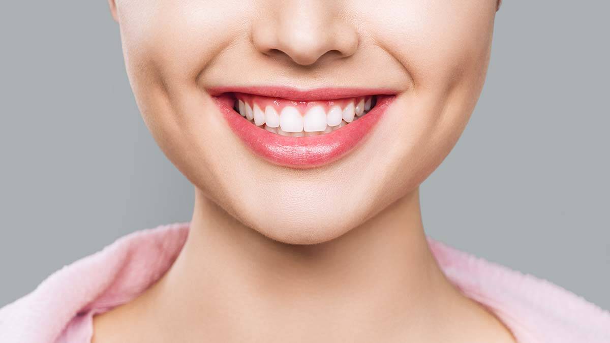 Güzel gülüşler için porselen lamina tercih ediliyor