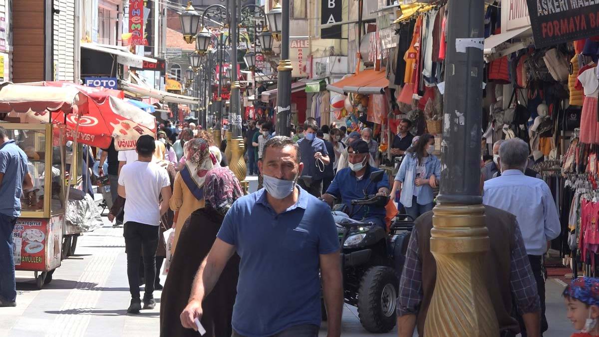 Maskeleri kolumuza değil, ağzımıza takalım