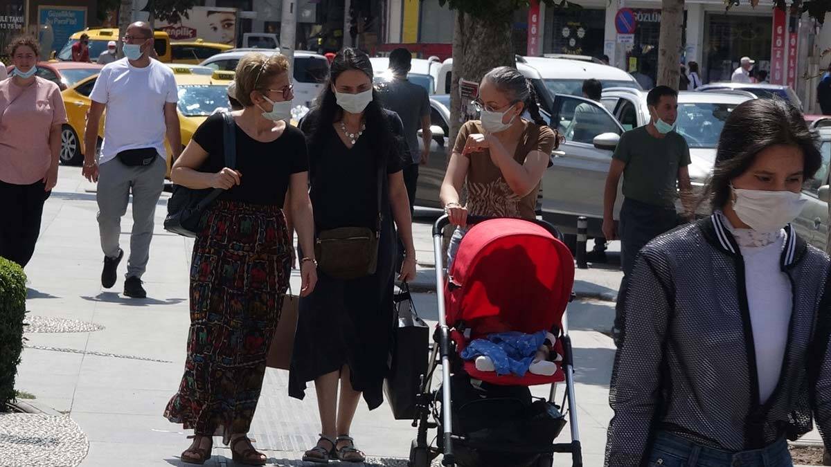 Maskeleri kolumuza değil, ağzımıza takalım