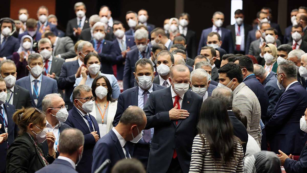 Cumhurbaşkanı Recep Tayyip Erdoğan, "Dünyanın en güçlü ülkeleri arasına girmek için 2023 virajını kazasız belasız dönmemiz gerekiyor" dedi.