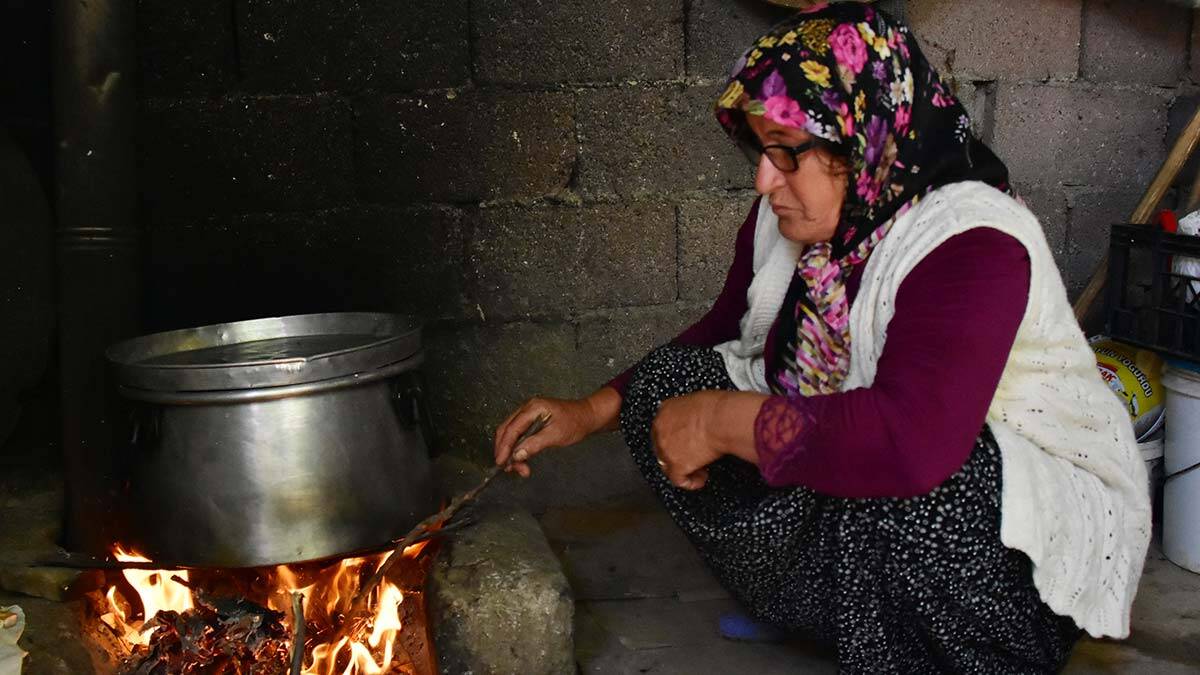 Karaman'ın Ayrancı ilçesine bağlı Divle köyü ve civar köylerde Divle obruk peyniri, 36 metre derinliğindeki mağarada olgunlaşmayı bekliyor.