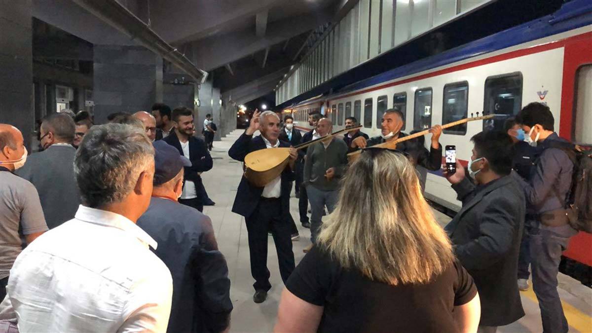 Doğu Ekspresi, Kars'ta halk ozanları ile karşılandı