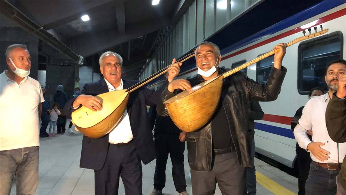 Doğu Ekspresi, Kars'ta halk ozanları ile karşılandı