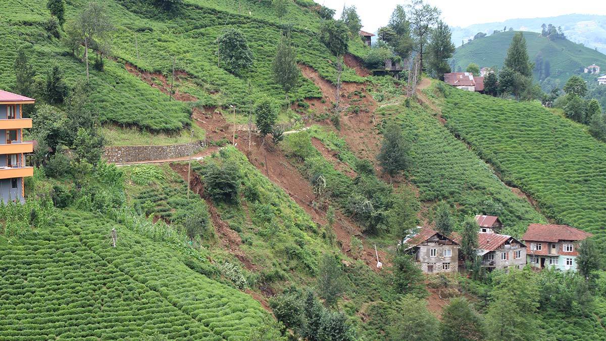 Rize'de eğimli araziler tehlike saçıyor