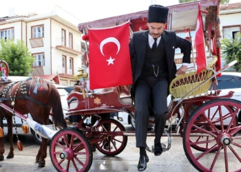coşkulu kutlama