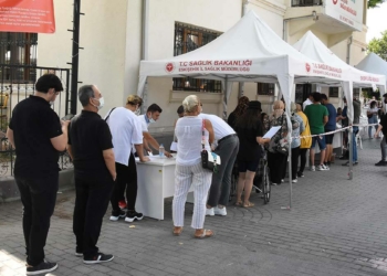 Eskişehir'de mobil aşı stantlarında kuyruk