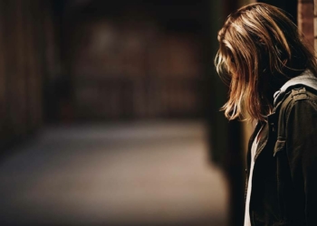 Ben ilk defa şu zamanda yalnız kalmıştım ve ne yapacağımı bilememiştim." diyemeyiz. Evet, bazı zaman olur ki ne yapacağımızı bilemez, bir kara delikte sürüklendikçe sürükleniriz, kayboluruz.