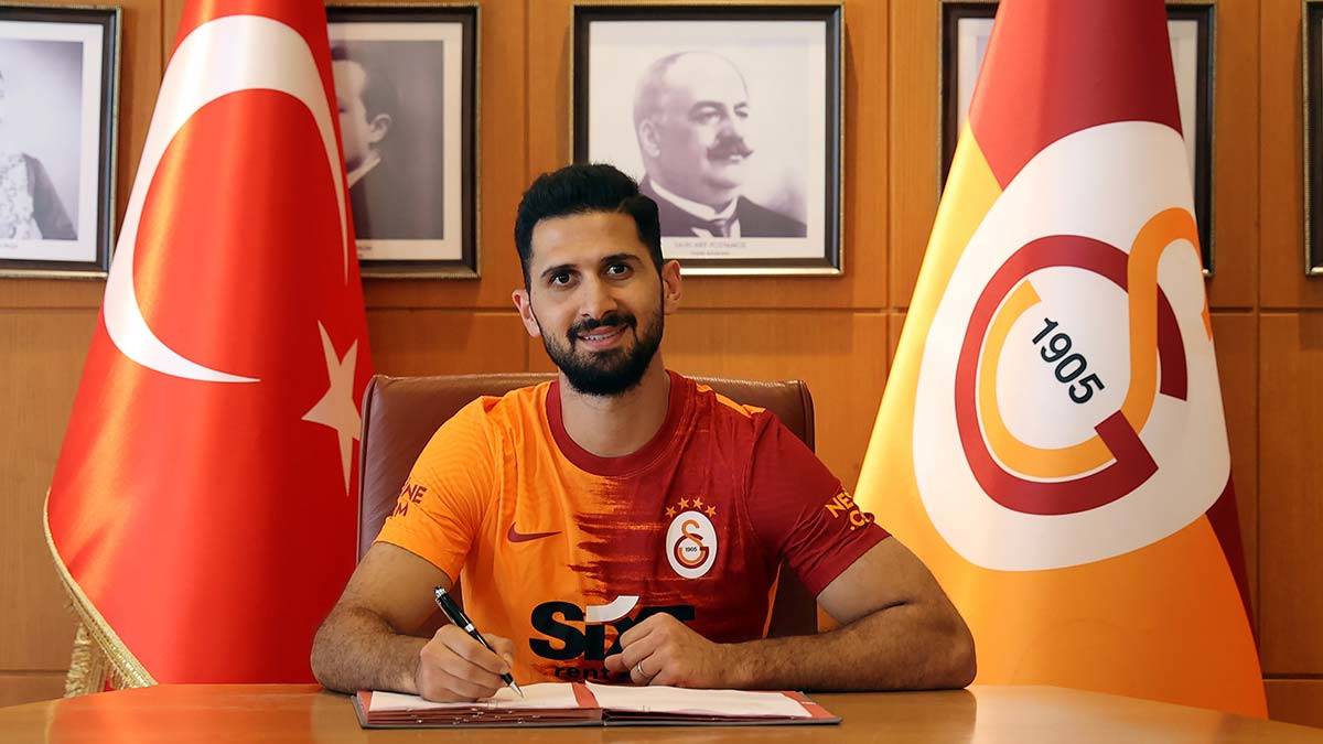 Galatasaray'da Emre Akbaba'nın sözleşmesi uzatıldı