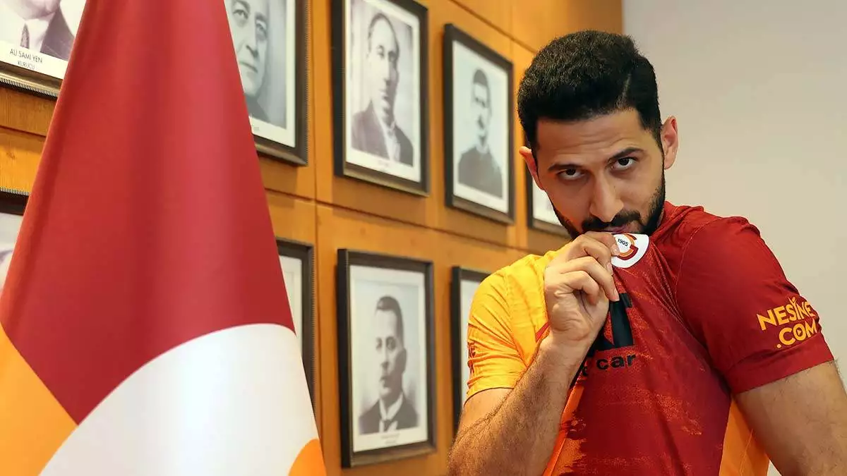 Galatasaray'da emre akbaba'nın sözleşmesi uzatıldı