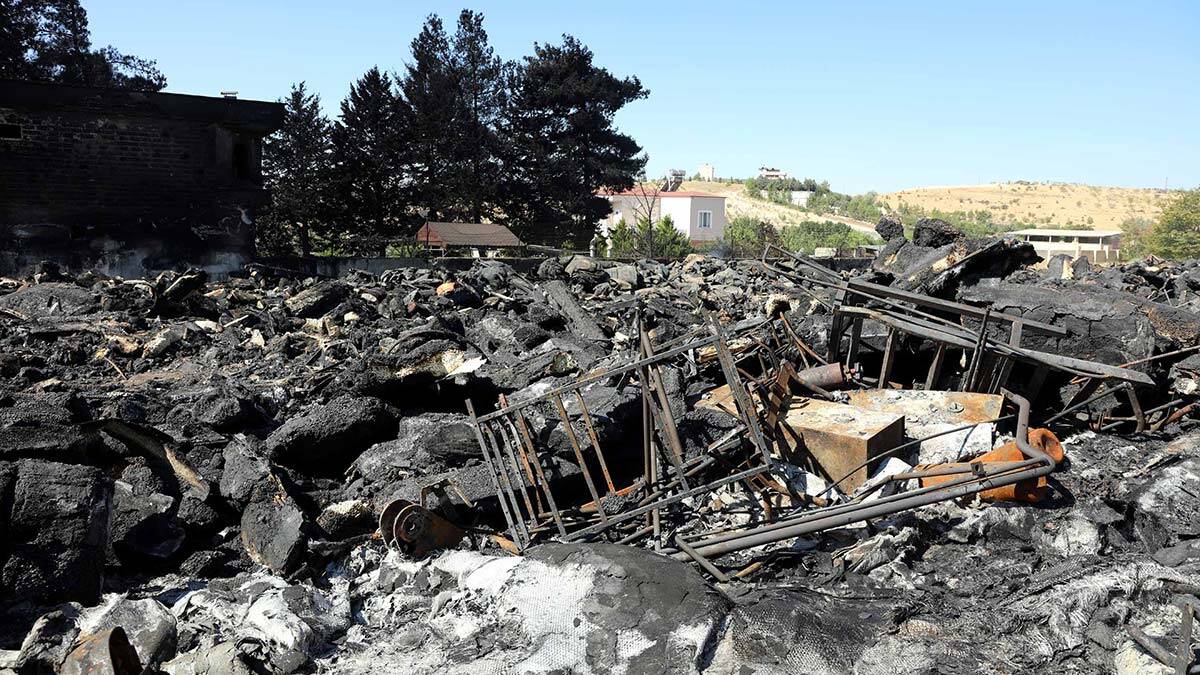 17 tekne yandı 8 milyon lira zarar var