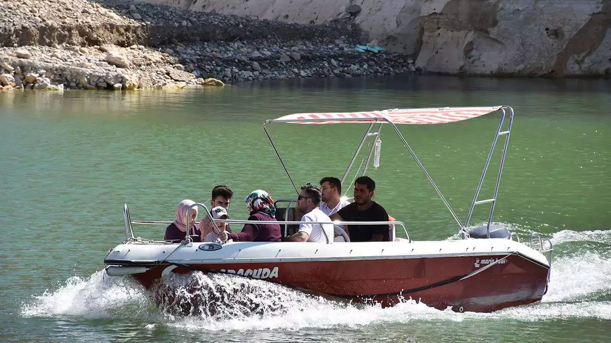 Hasankeyf'te tekne turları başladı