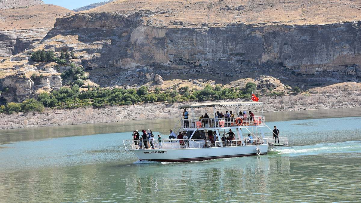Hasankeyf'te tekne turları başladı
