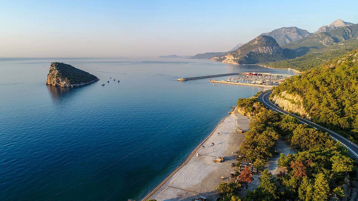 Mesire alanı girişinde piknik kuyruğu