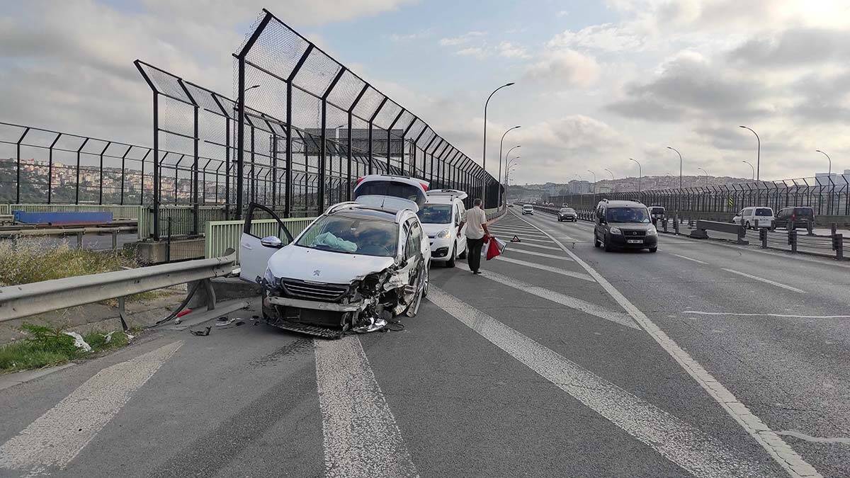 Haliç Köprüsü'nde geri geri gidip trafik oluşturdular