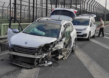 Haliç Köprüsü'nde geri geri gidip trafik oluşturdular
