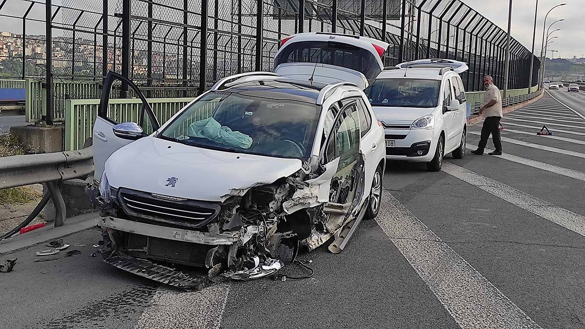 Haliç Köprüsü'nde geri geri gidip trafik oluşturdular