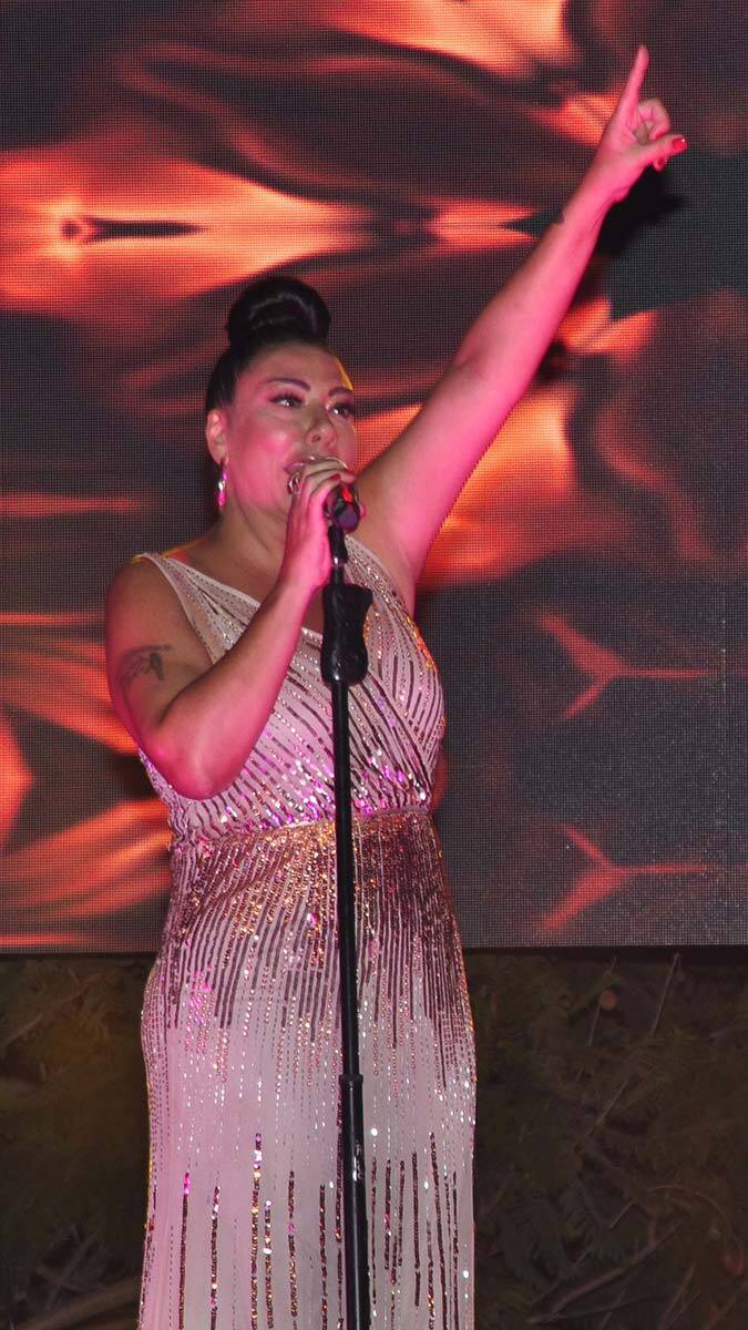 Işın Karaca konserinde sahnede evlilik teklifi