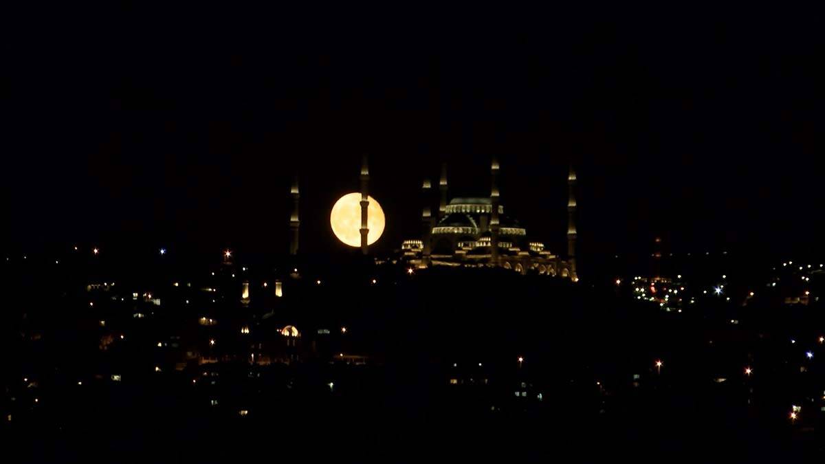 Dolunay, doyumsuz görüntüler ortaya çıkardı.